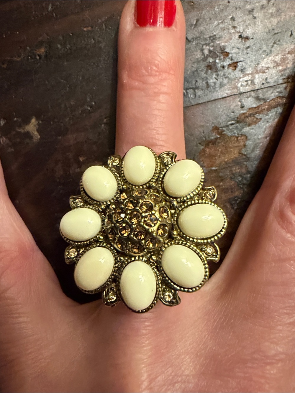 Heidi Daus Cream cabochons with Gold glass stones Flower Statement Ring size 8 P
